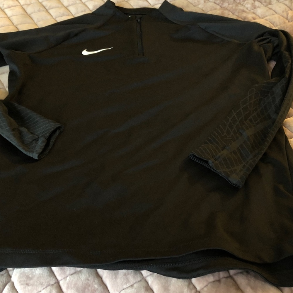 Final price🙏🏻Nike Black Quarter-Zip Pullover light jacket with White Logo